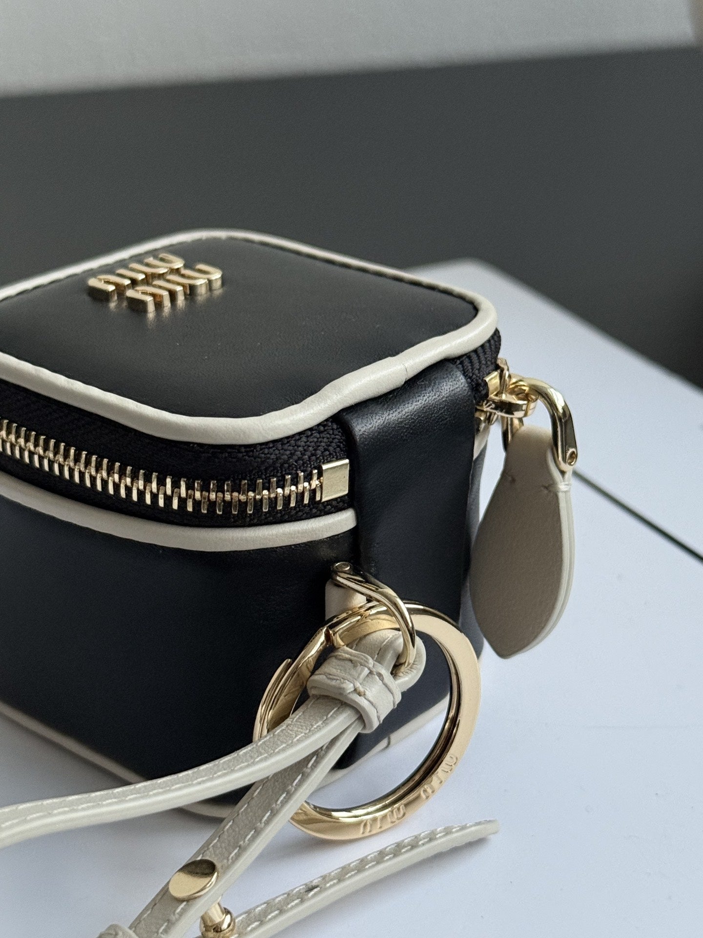 ＭＩ ＭＵ TRICK KEYRING BLACK