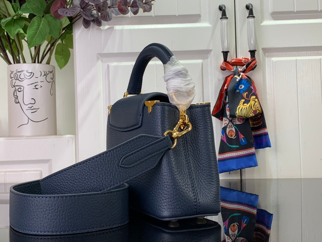 ＬＳ ＶＴＴＯＮ CAPUCINES MINI BAG