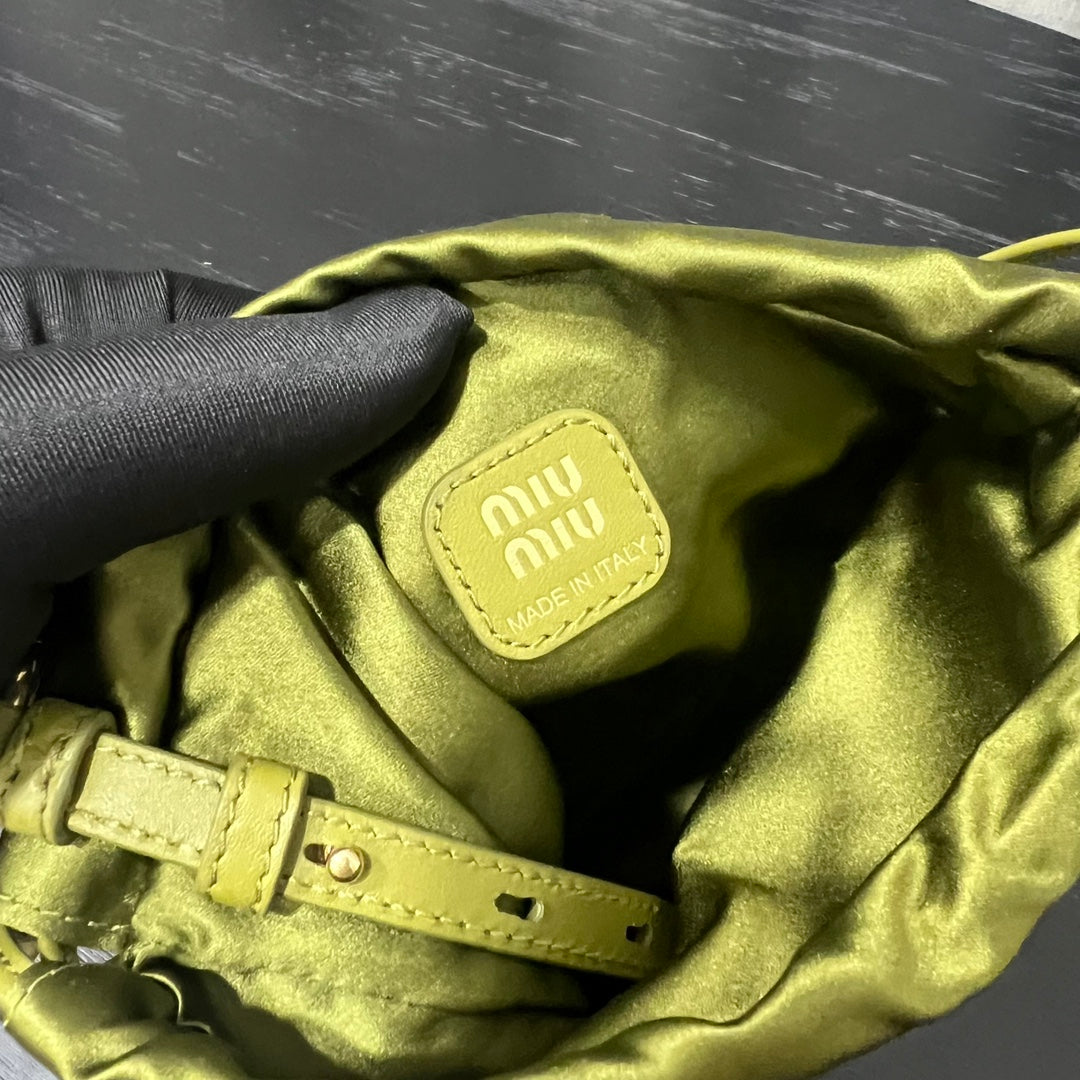 ＭＩ ＭＵ IVY GREEN DUCHESSE POUCH