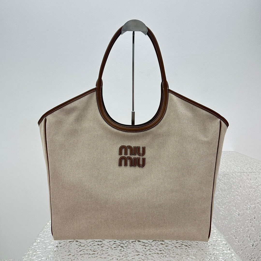 ＭＩ ＭＵ  IVY CANVAS AND LEATHER TOTE BAG BEIGE/BRANDY