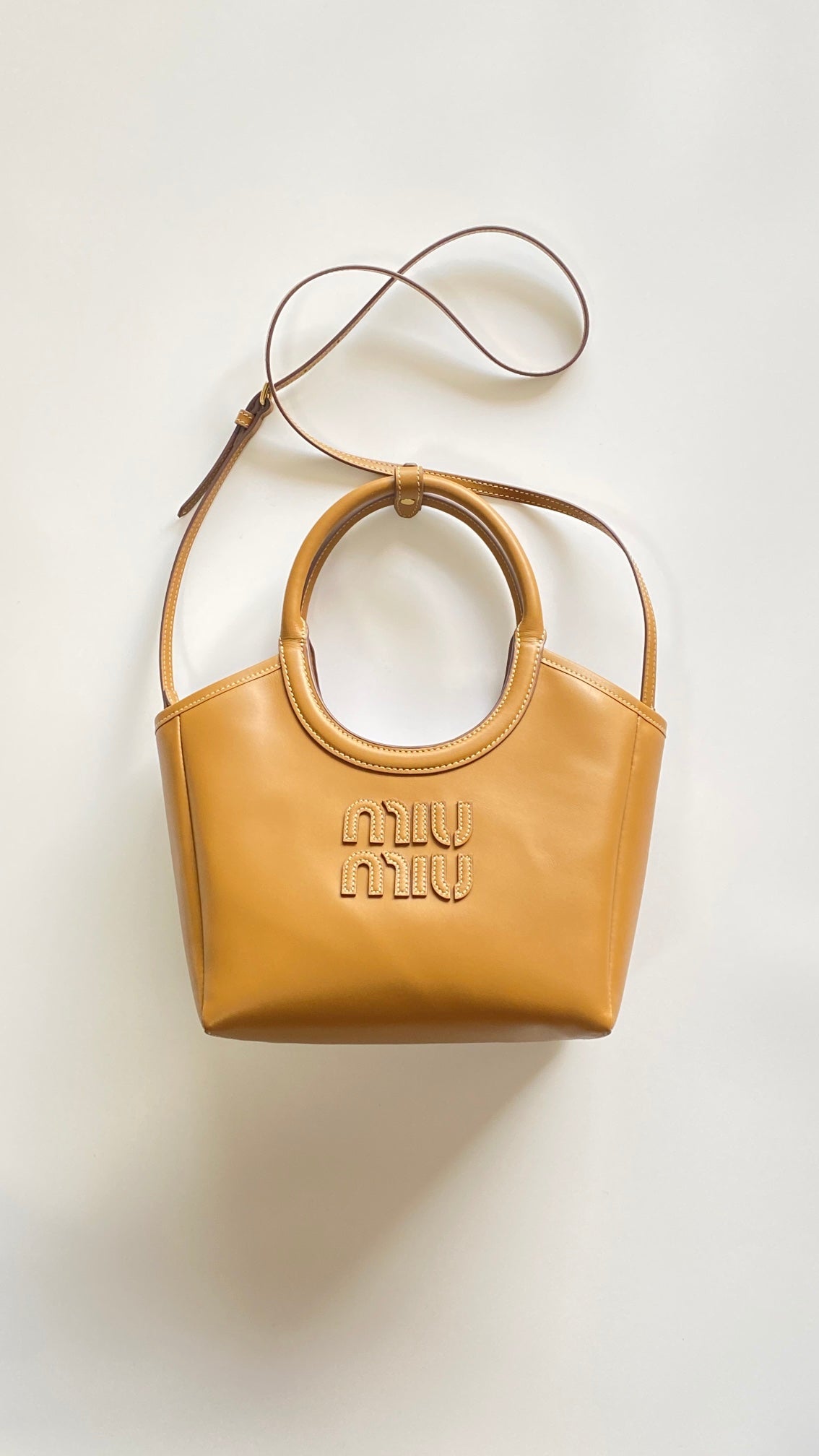 ＭＩ ＭＵ IVY LEATHER BAG COGNAC