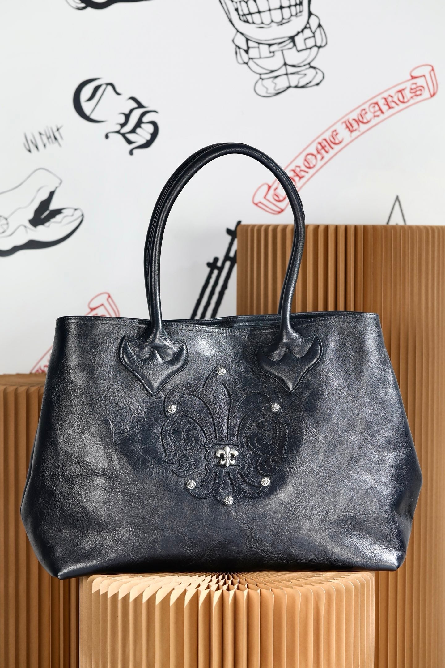 ＣＨＲＭ ＨＲＴＳ GRAINED CALFSKIN FLEUR TOTE BAG BLACK