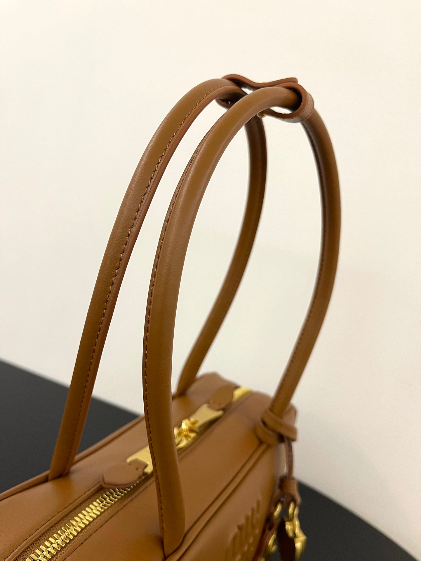 ＭＩ ＭＵ BEAU LEATHER BAG COGNAC SMALL