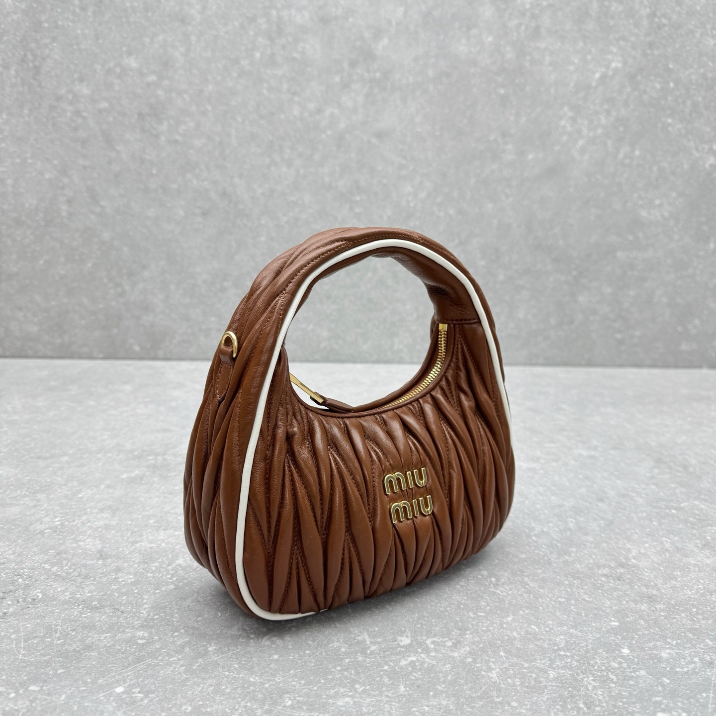 ＭＩ ＭＵ MATELASSÉ NAPPA LEATHER TOP HANDLE BAG BROWN