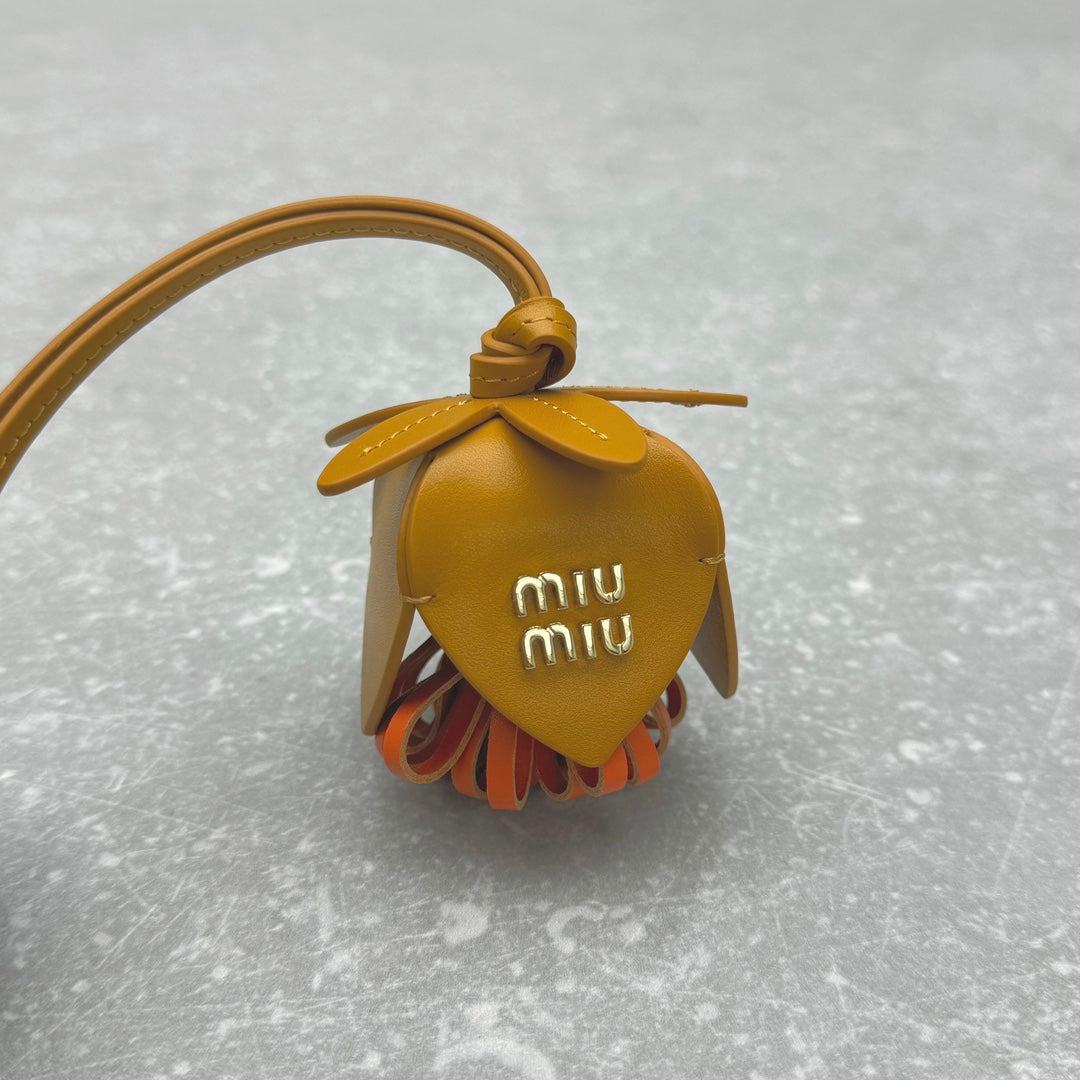 ＭＩ ＭＵ LEATHER TRICK OCHRE/RED