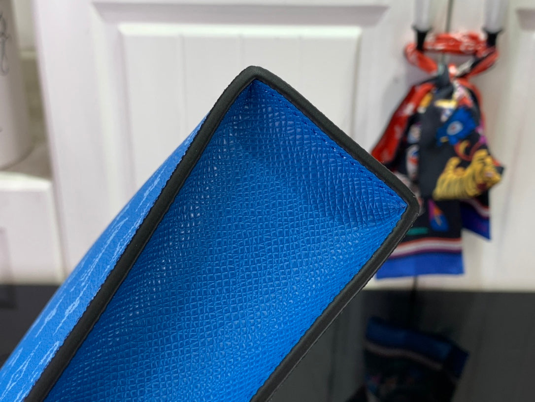 ＬＯＵＩＳ ＶＵＩＴＴＯ N POCHETTE VOYAGE MM BLUE