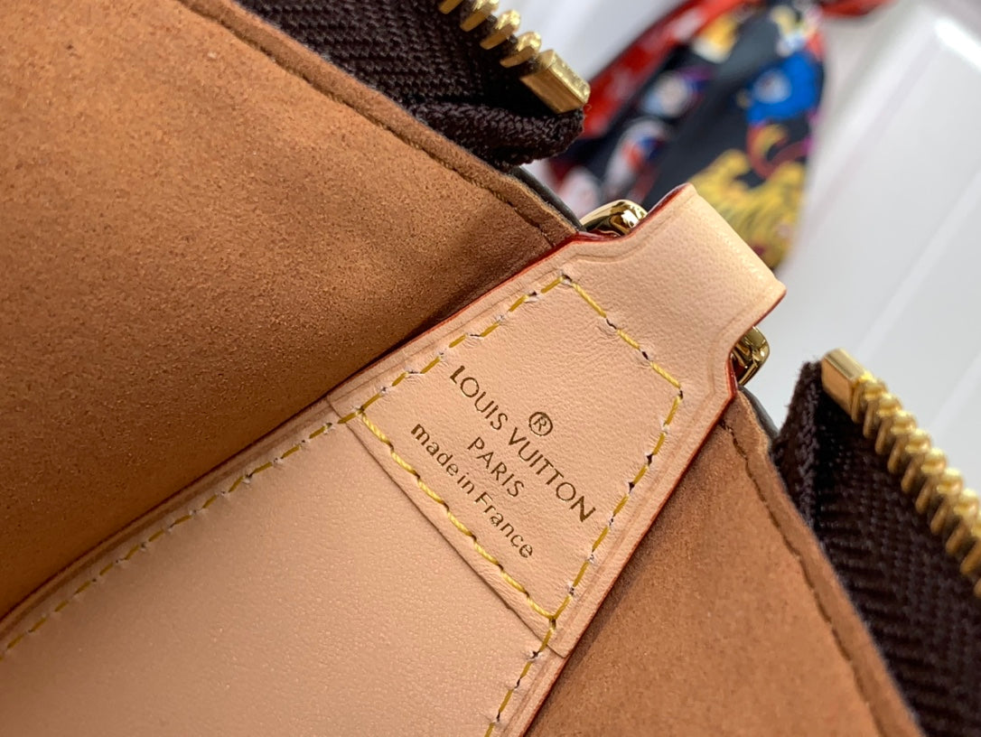 ＬＳ ＶＴＴＯＮ POCHETTE TIRETTE