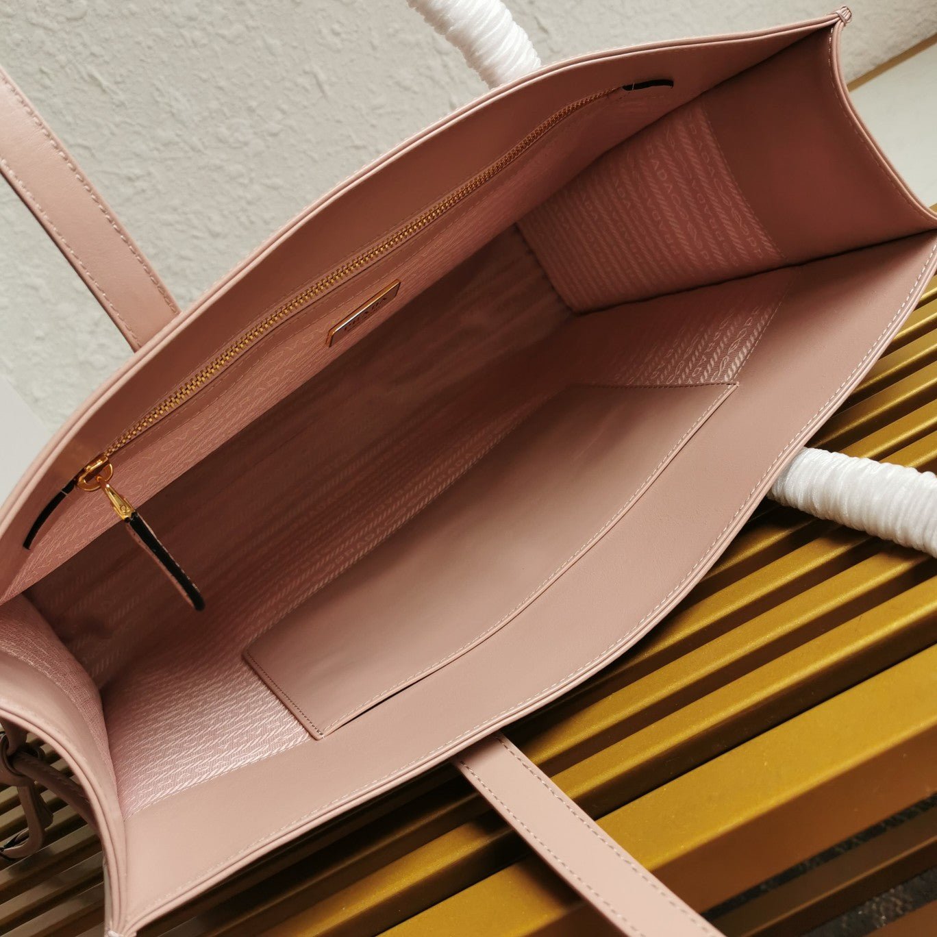 ＰＲＤＡ LEATHER TOTE BAG LIGHT PINK