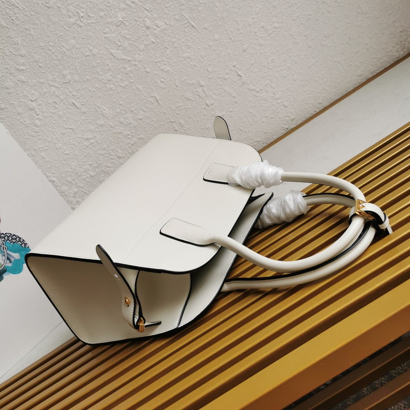 ＰＲＤＡ MEDIUM LEATHER TOTE BAG WHITE