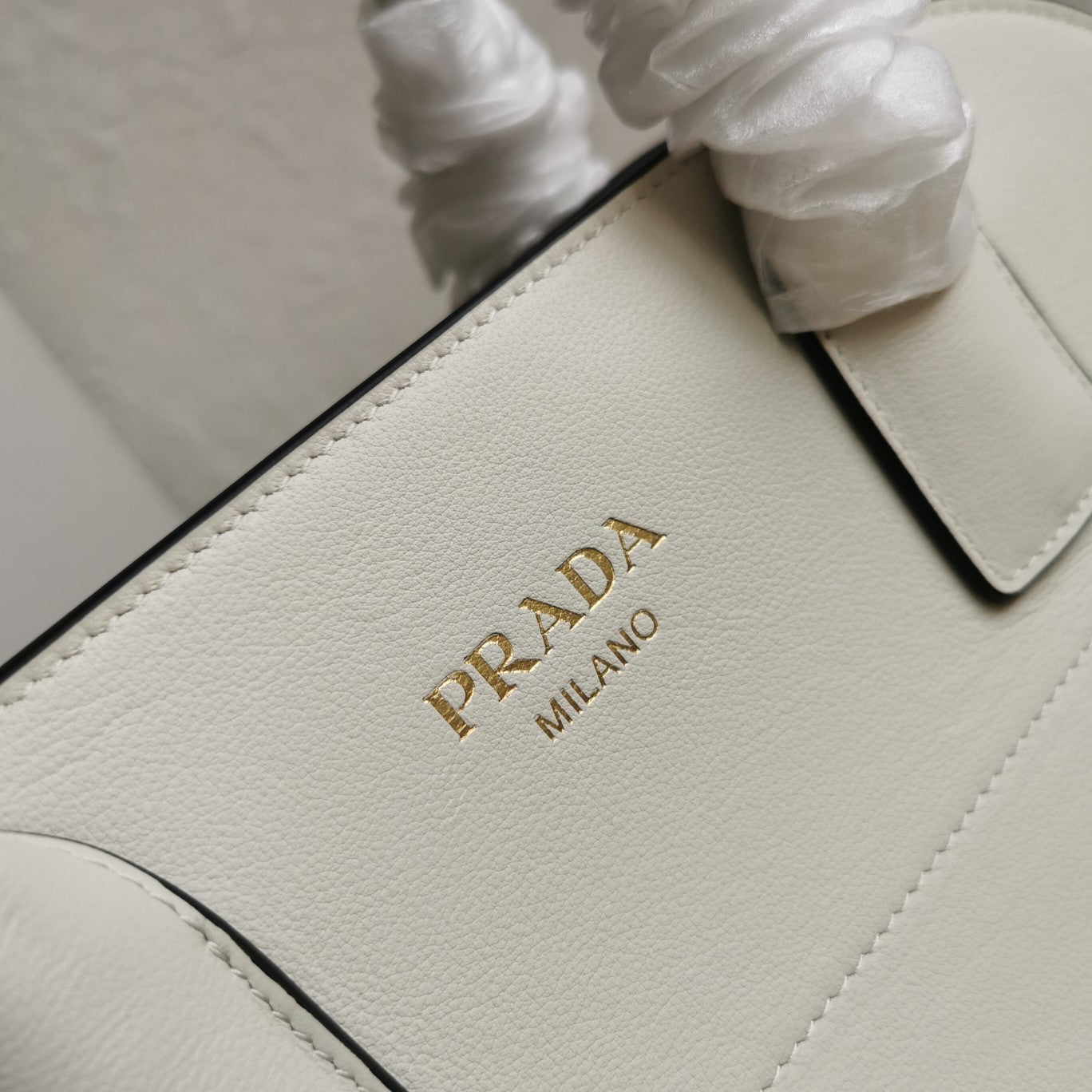 ＰＲＤＡ MEDIUM LEATHER TOTE BAG WHITE