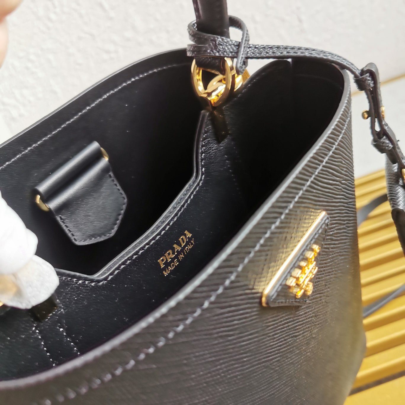 ＰＲＤＡ MEDIUM SAFFIANO LEATHER PRDA PANIER BAG BLACK