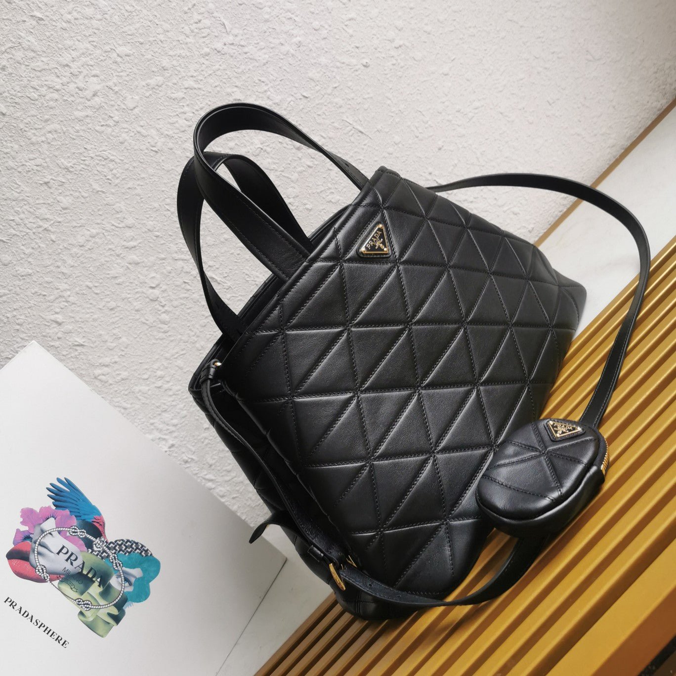 ＰＲＤＡ PADDED RE-NYLON BAG LARGE BLACK