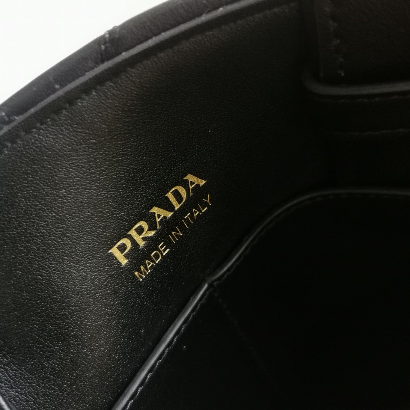 ＰＲＤＡ PADDED RE-NYLON BAG LARGE BLACK