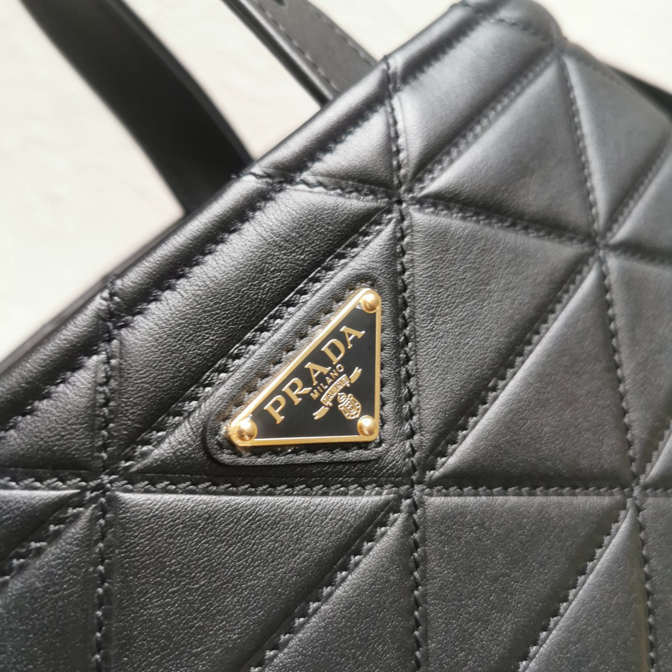 ＰＲＤＡ PADDED RE-NYLON BAG LARGE BLACK