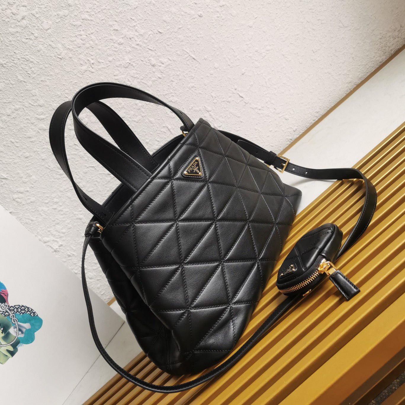 ＰＲＤＡ PADDED RE-NYLON BAG MEDIUM BLACK