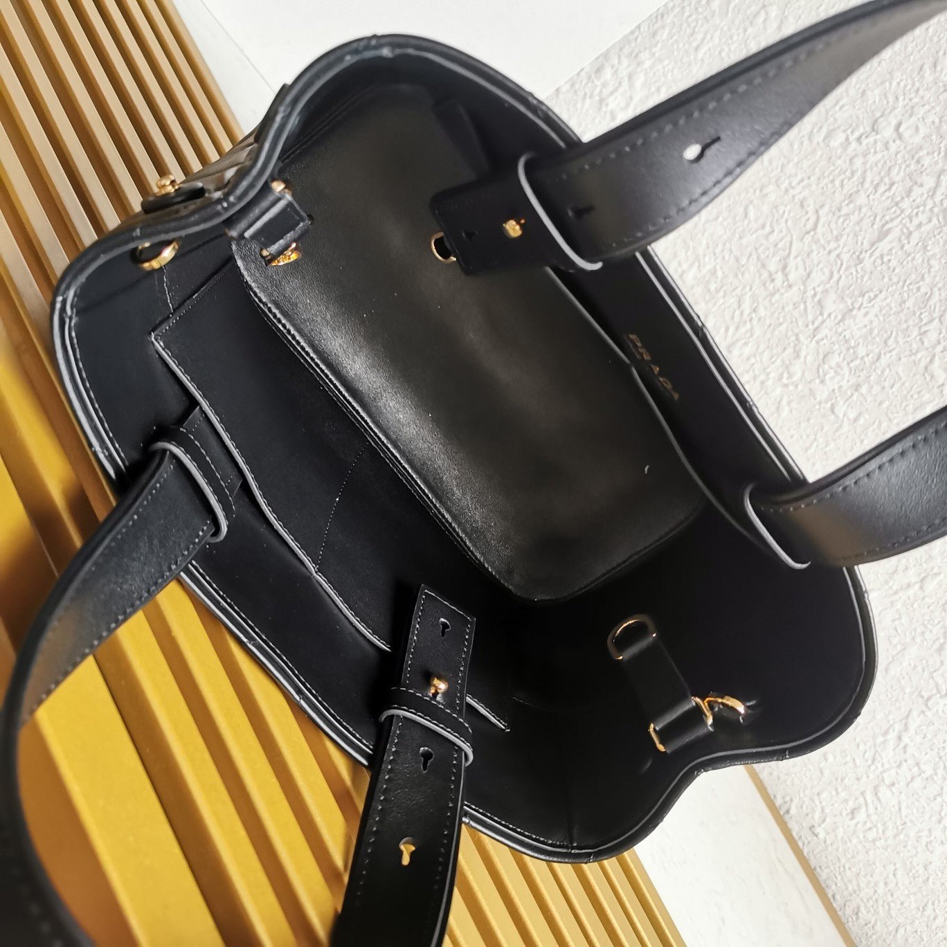 ＰＲＤＡ PADDED RE-NYLON BAG SMALL BLACK