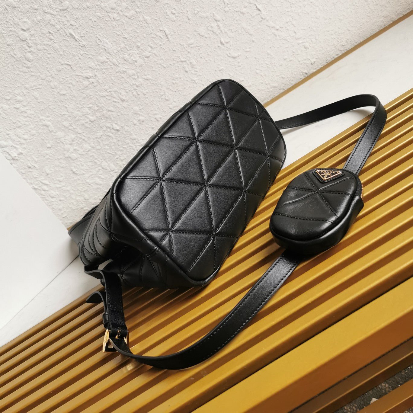 ＰＲＤＡ PADDED RE-NYLON BAG SMALL BLACK