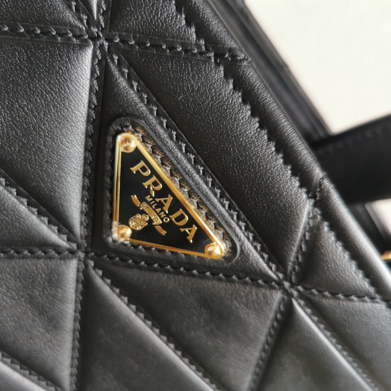 ＰＲＤＡ PADDED RE-NYLON BAG SMALL BLACK