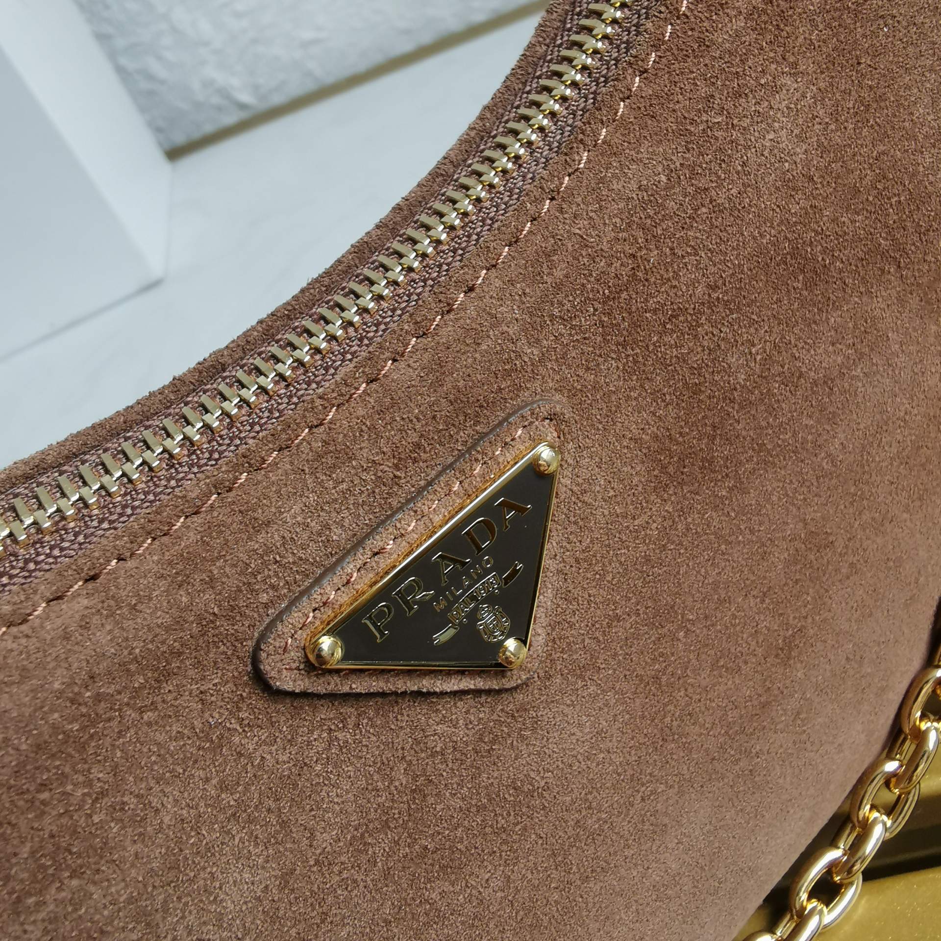 ＰＲＤＡ RE-EDITION SUEDE MINI-BAG COCOA BROWN