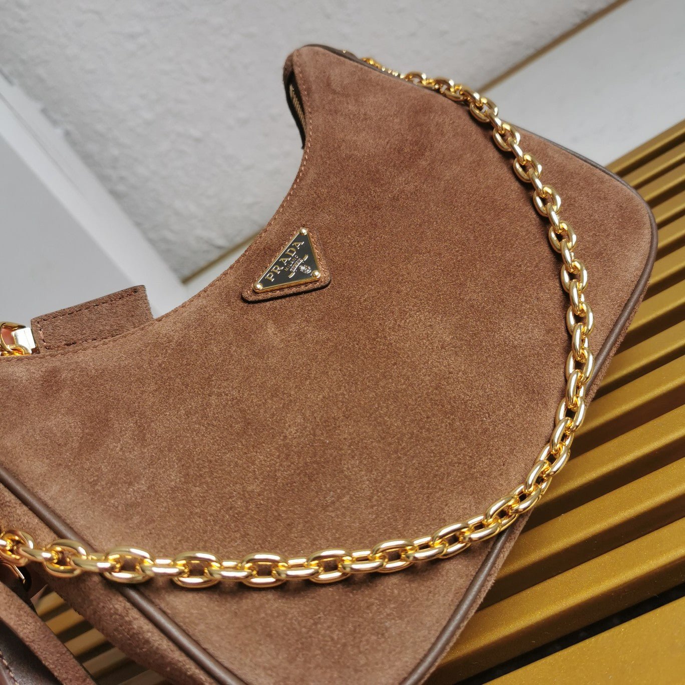 ＰＲＤＡ RE-EDITION SUEDE MINI-BAG COCOA BROWN