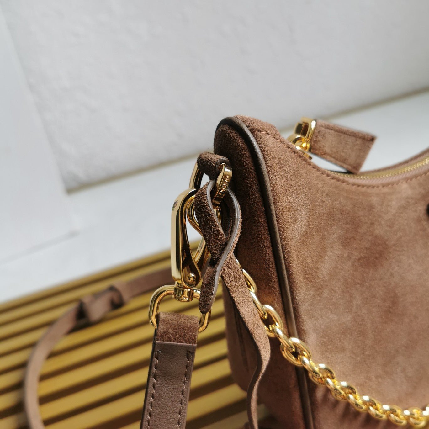 ＰＲＤＡ RE-EDITION SUEDE MINI-BAG COCOA BROWN