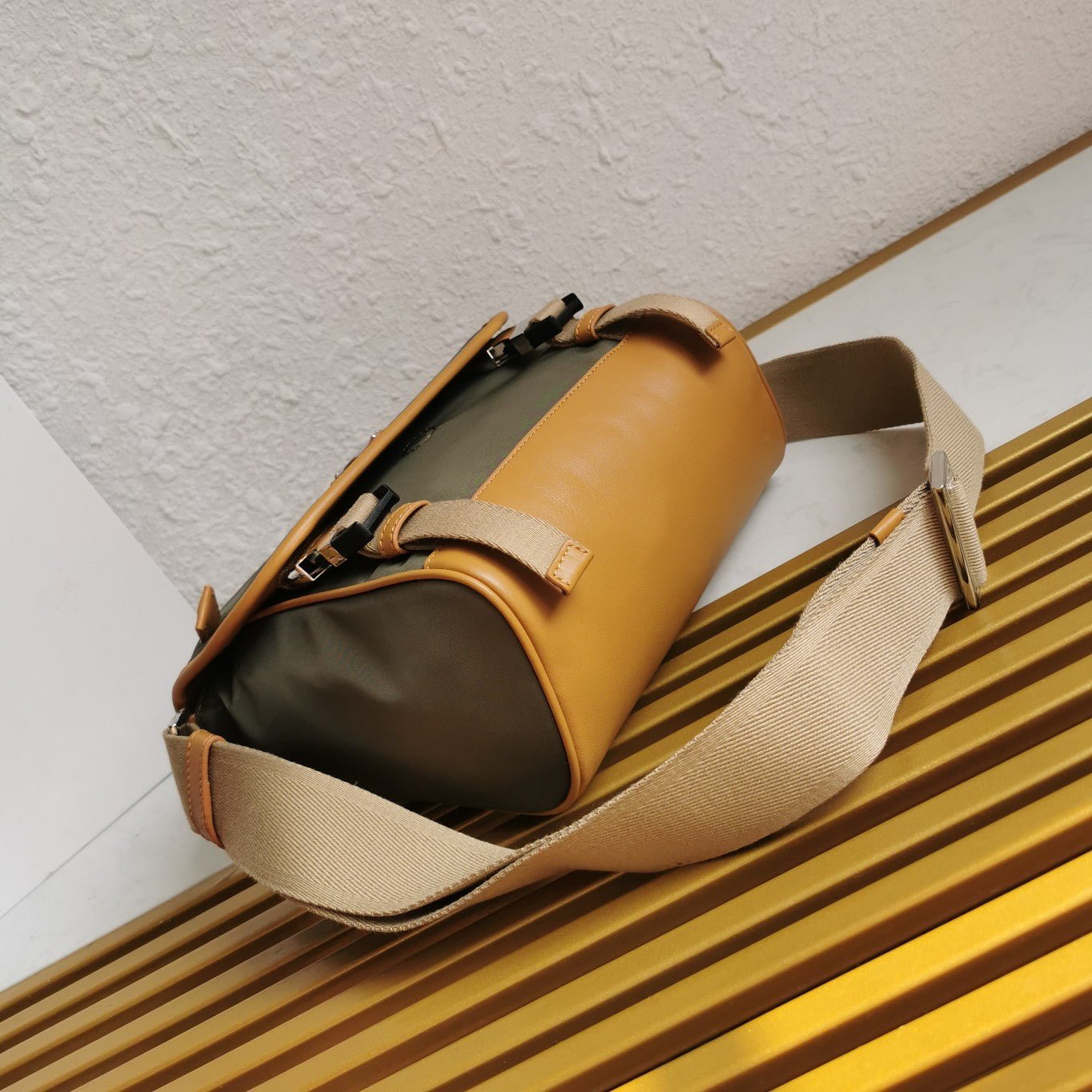 ＰＲＤＡ RE-NYLON AND LEATHER SHOULDER BAG MEDIUM