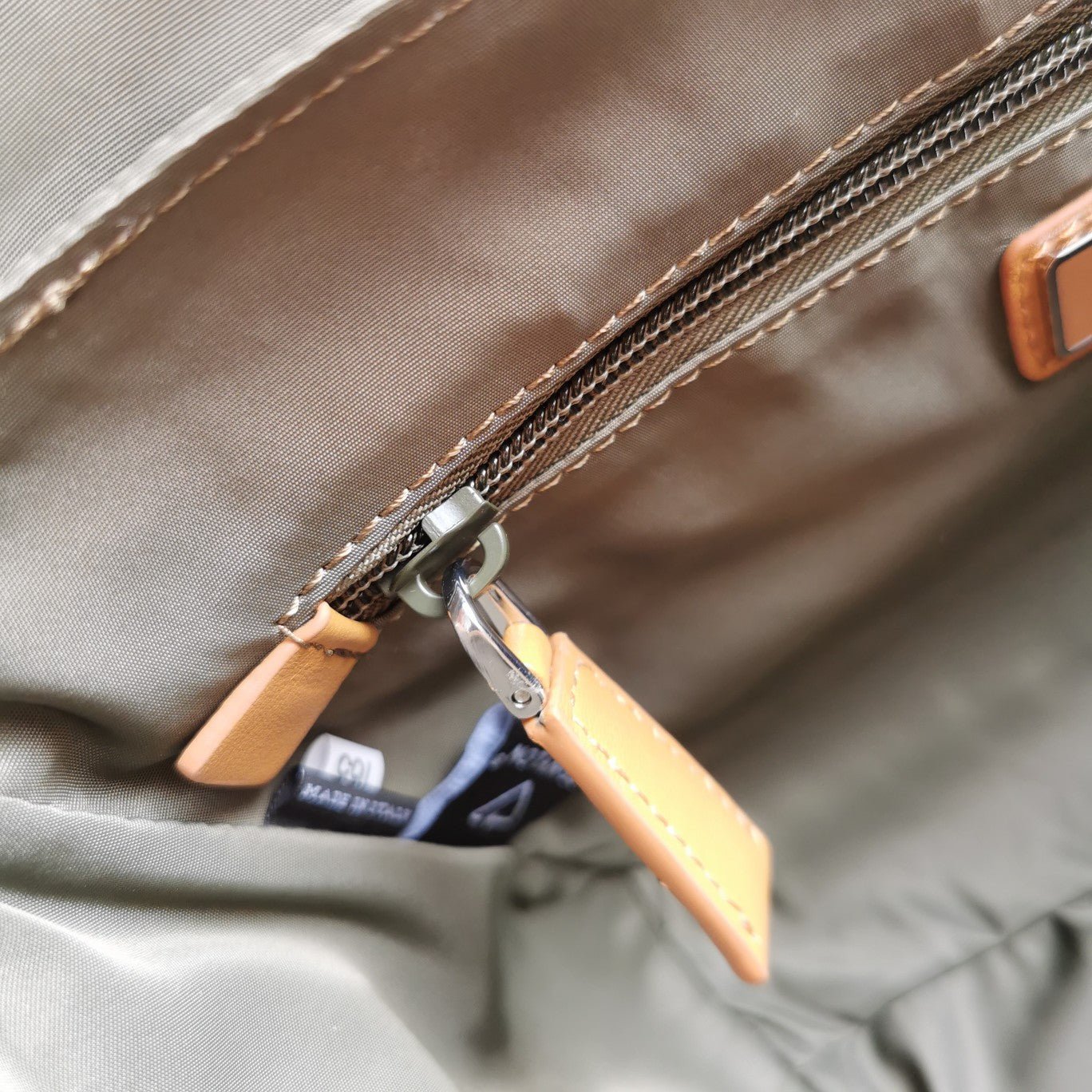 ＰＲＤＡ RE-NYLON AND LEATHER SHOULDER BAG MEDIUM