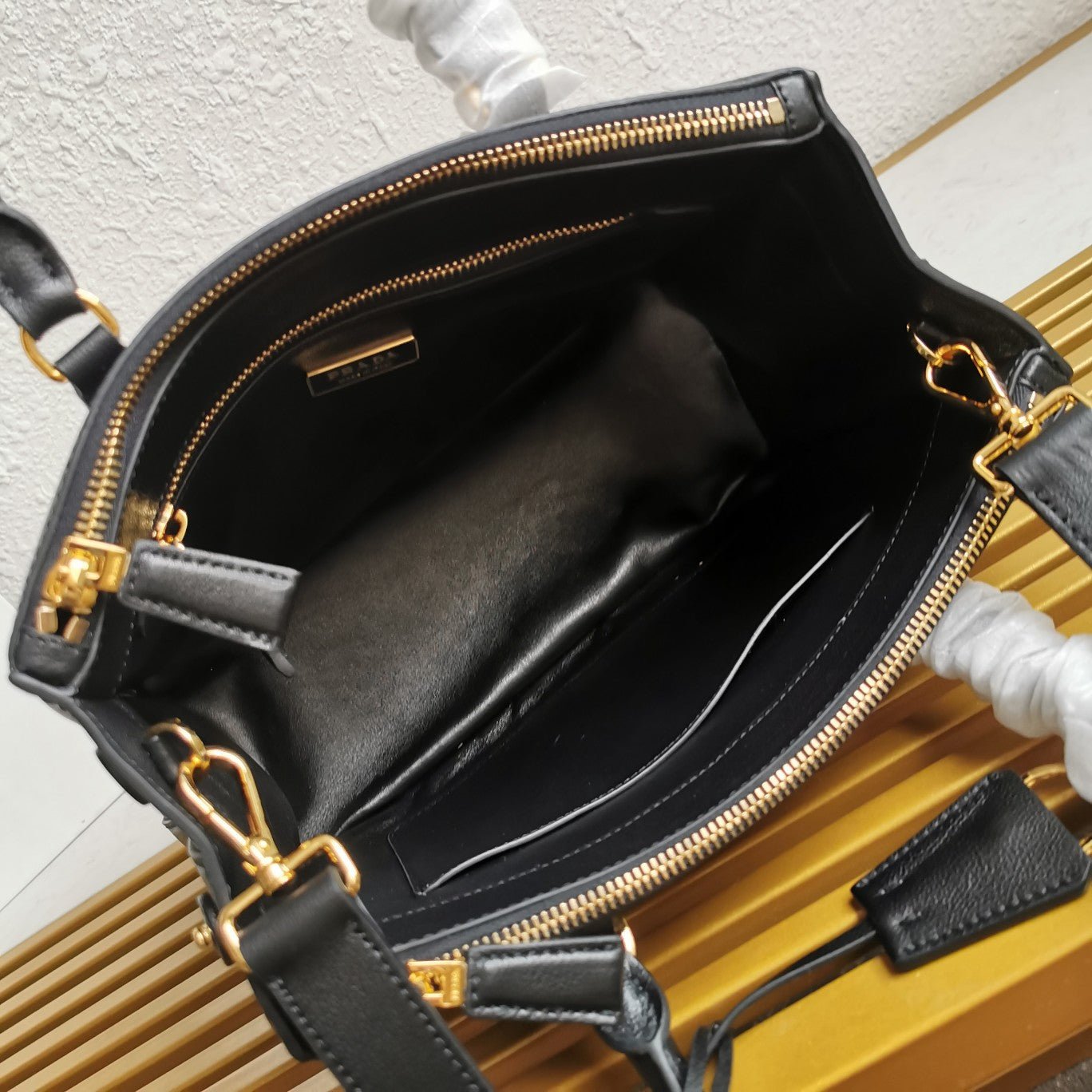 ＰＲＤＡ SMALL PRDA GALLERIA SAFFIANO LEATHER BAG BLACK