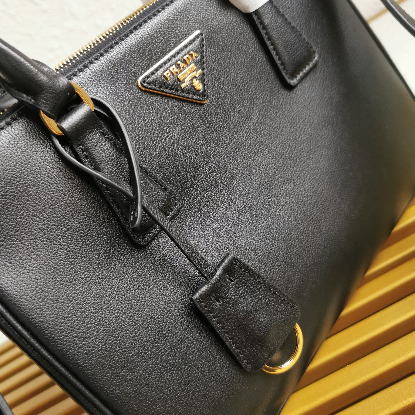 ＰＲＤＡ SMALL PRDA GALLERIA SAFFIANO LEATHER BAG BLACK