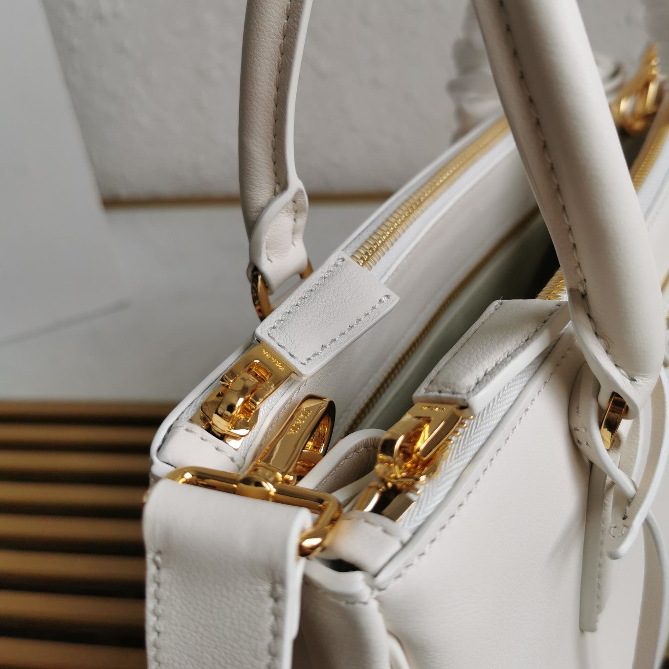 ＰＲＤＡ SMALL PRDA GALLERIA SAFFIANO LEATHER BAG WHITE
