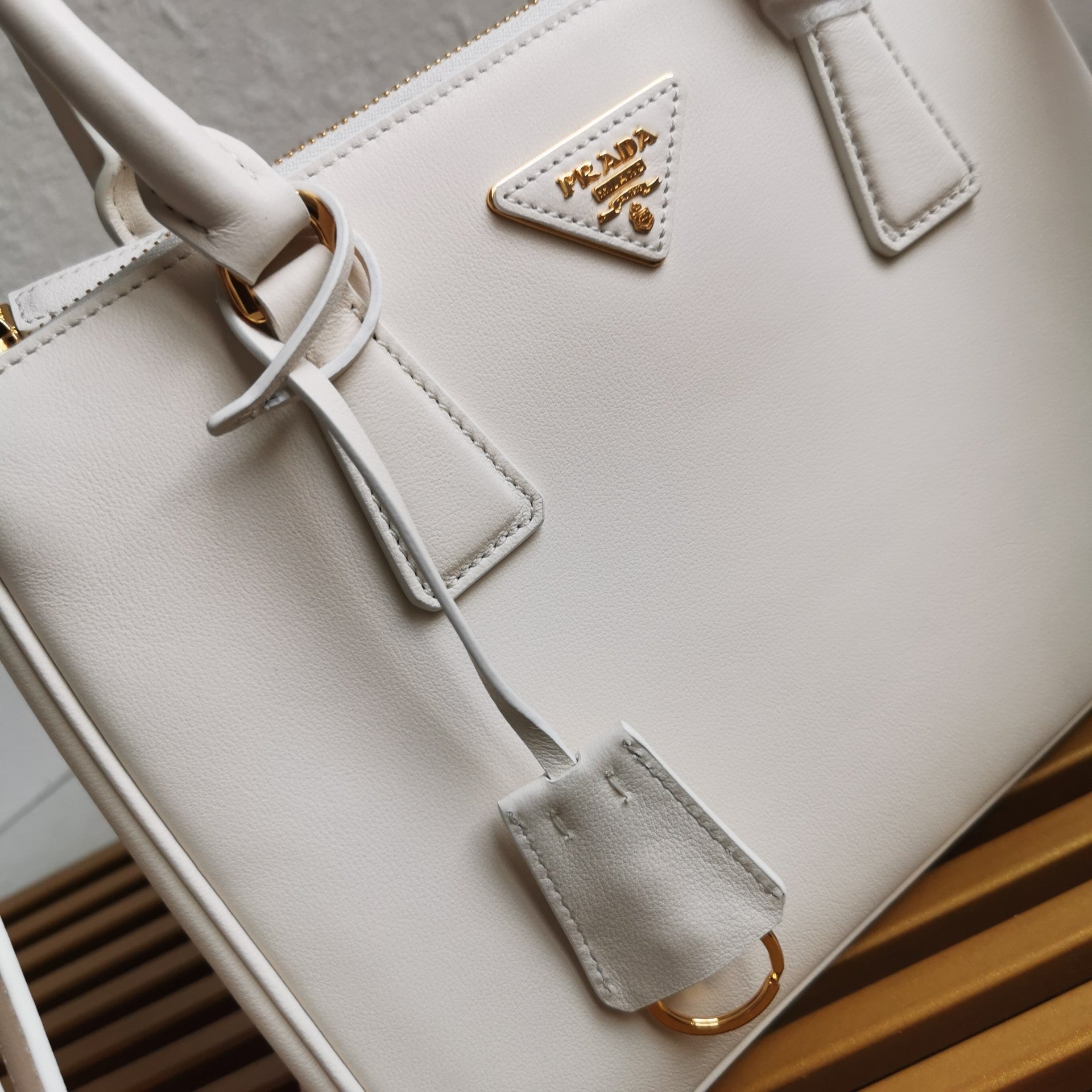 ＰＲＤＡ SMALL PRDA GALLERIA SAFFIANO LEATHER BAG WHITE