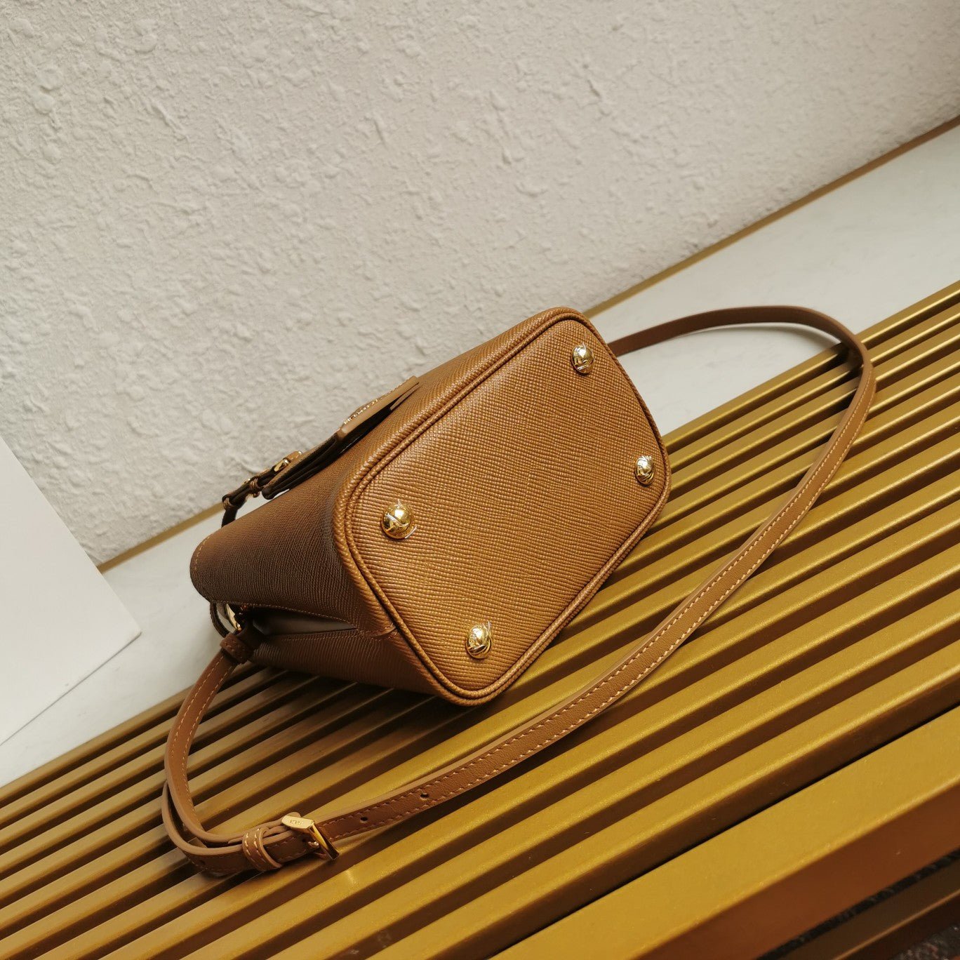 ＰＲＤＡ SMALL SAFFIANO LEATHER PRDA PANIER BAG CARAMEL