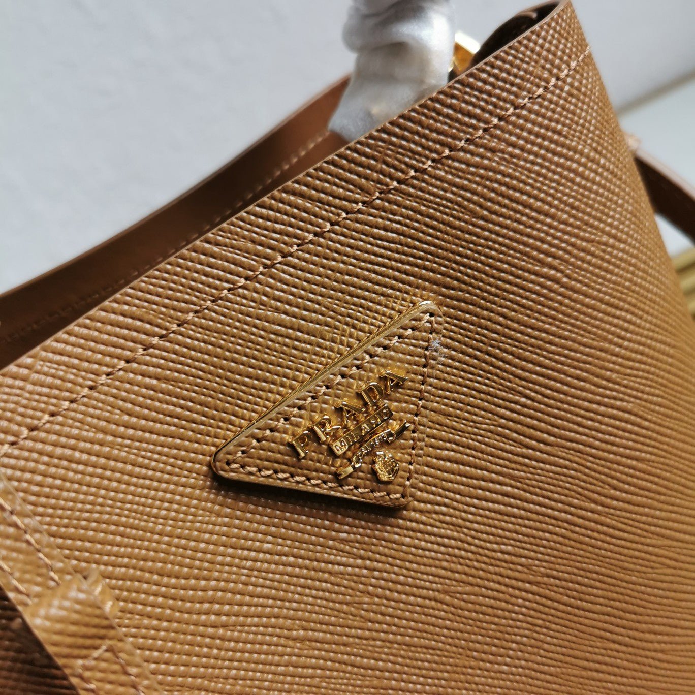 ＰＲＤＡ SMALL SAFFIANO LEATHER PRDA PANIER BAG CARAMEL