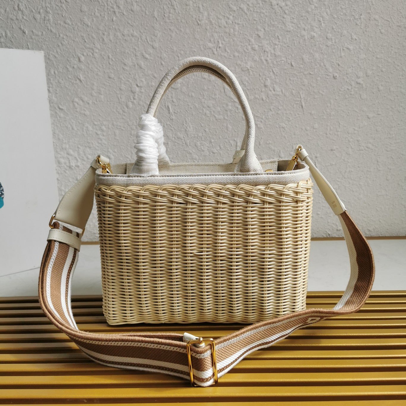 ＰＲＤＡ WICKER AND LINEN BLEND TOTE BAG MEDIUM