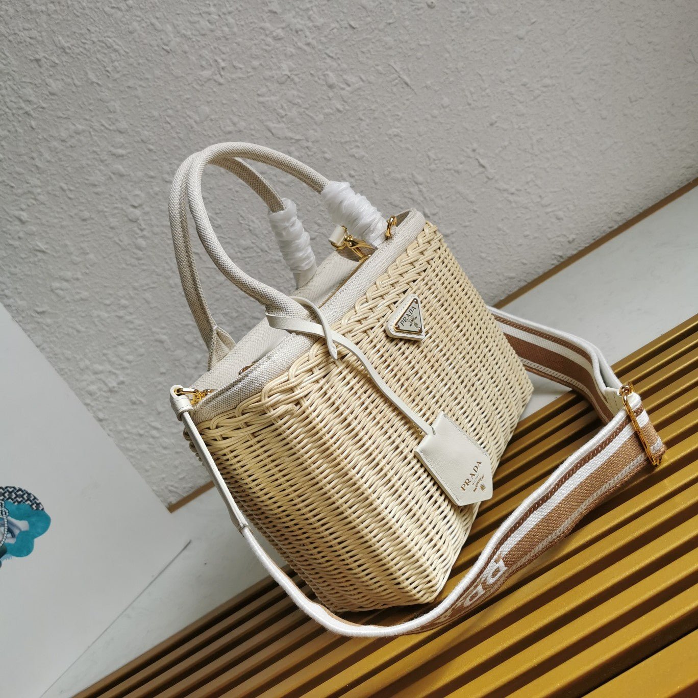 ＰＲＤＡ WICKER AND LINEN BLEND TOTE BAG MEDIUM