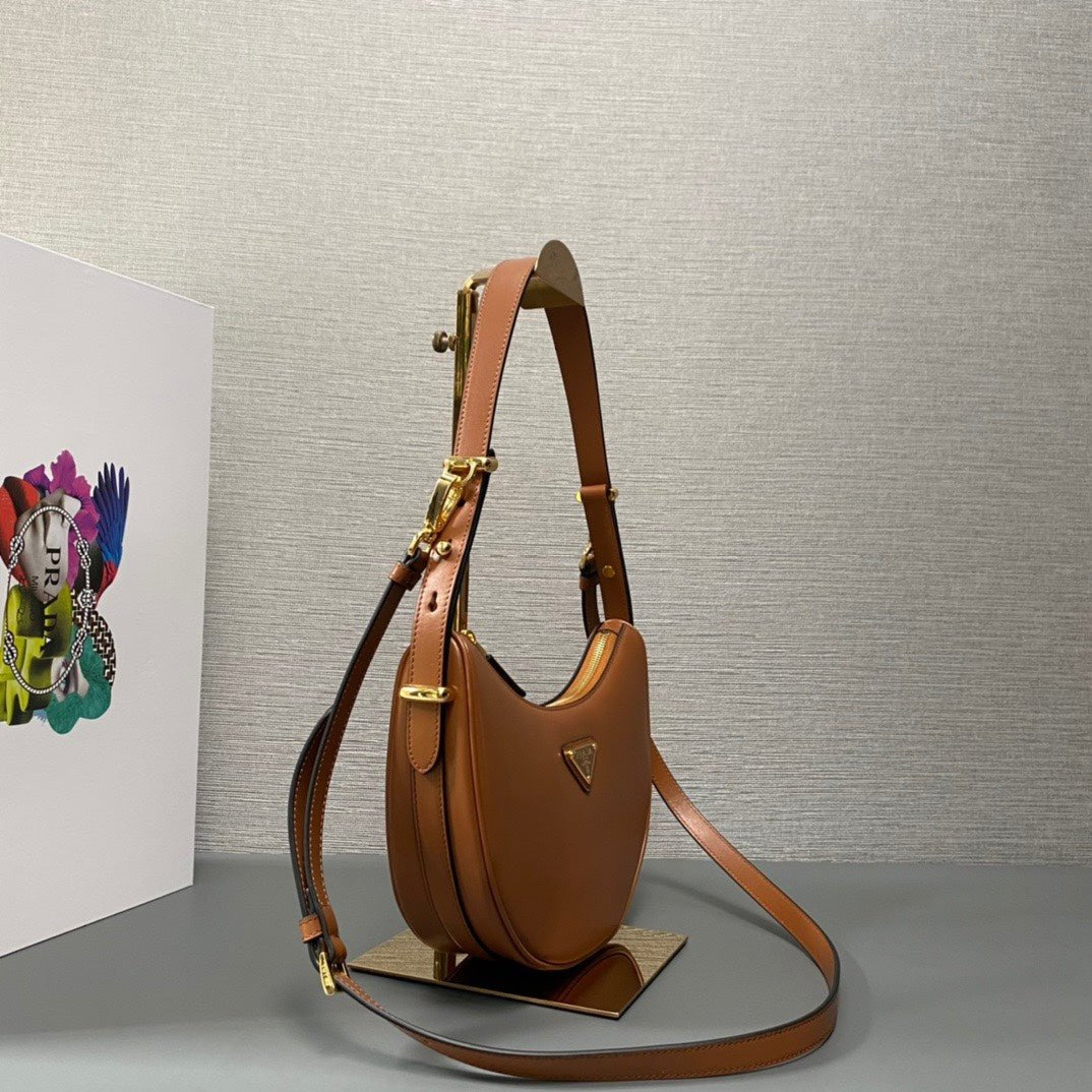 ＰＲＤＡ ARQUÉ SMALL LEATHER SHOULDER BAG COGNAC