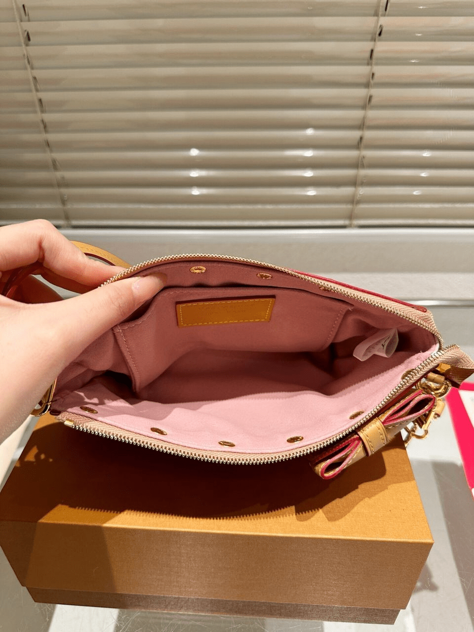 ＬＳ ＶＴＴＯＮ x TM POCHETTE ACCESSOIRES PINK