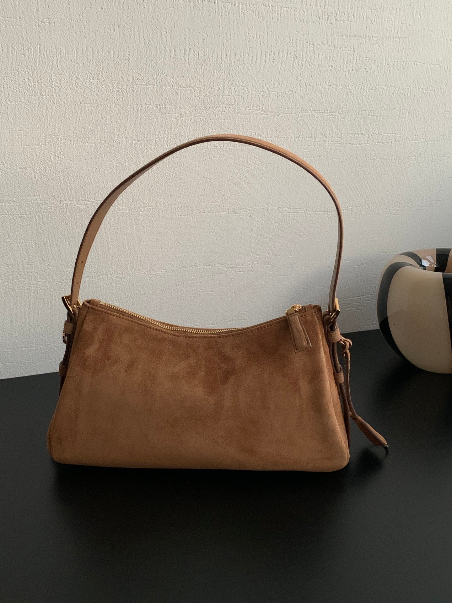 ＰＲＤＡ AIMÉE MEDIUM SUEDE SHOULDER BAG CINNAMON