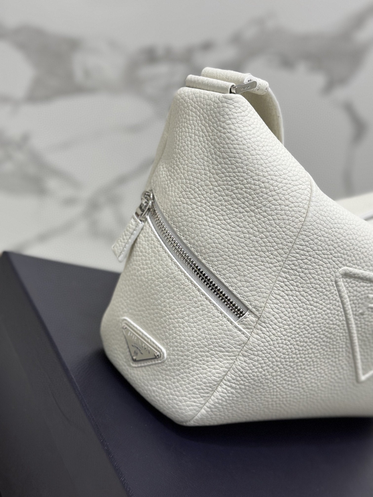 ＰＲＤＡ WHITE LEATHER SHOULDER BAG