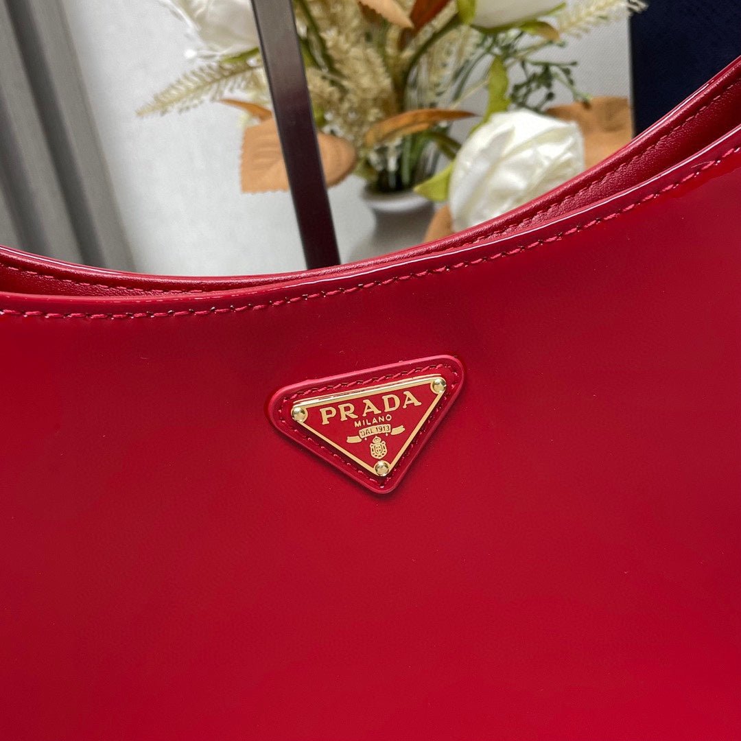 ＰＲＤＡ CLEO PATENT LEATHER BAG RED