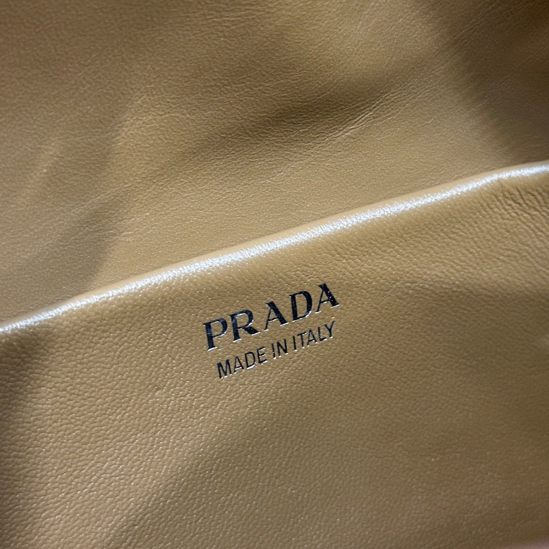 ＰＲＤＡ SUPERNOVA MEDIUM LEATHER TOP HANDLE BAG CARAMEL