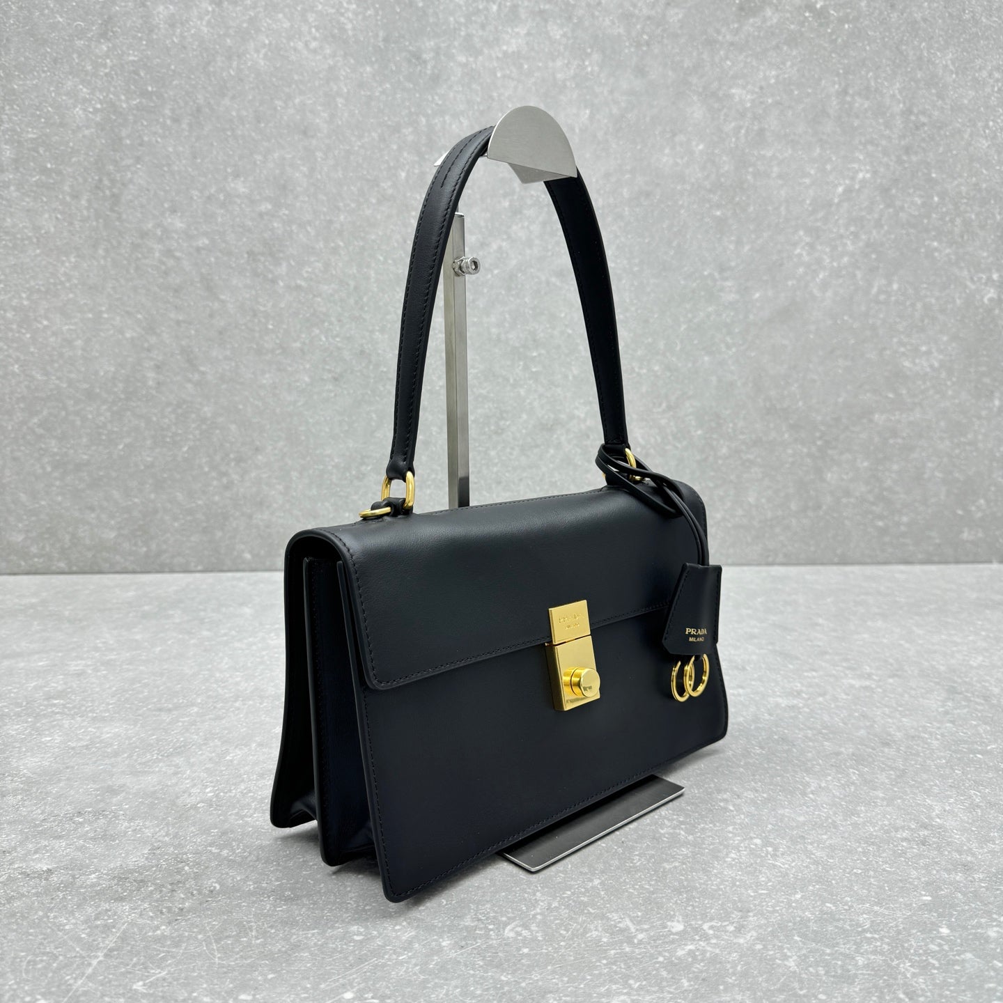 ＰＲＤＡ SOFT SOUND MEDIUM LEATHER SHOULDER BAG BLACK