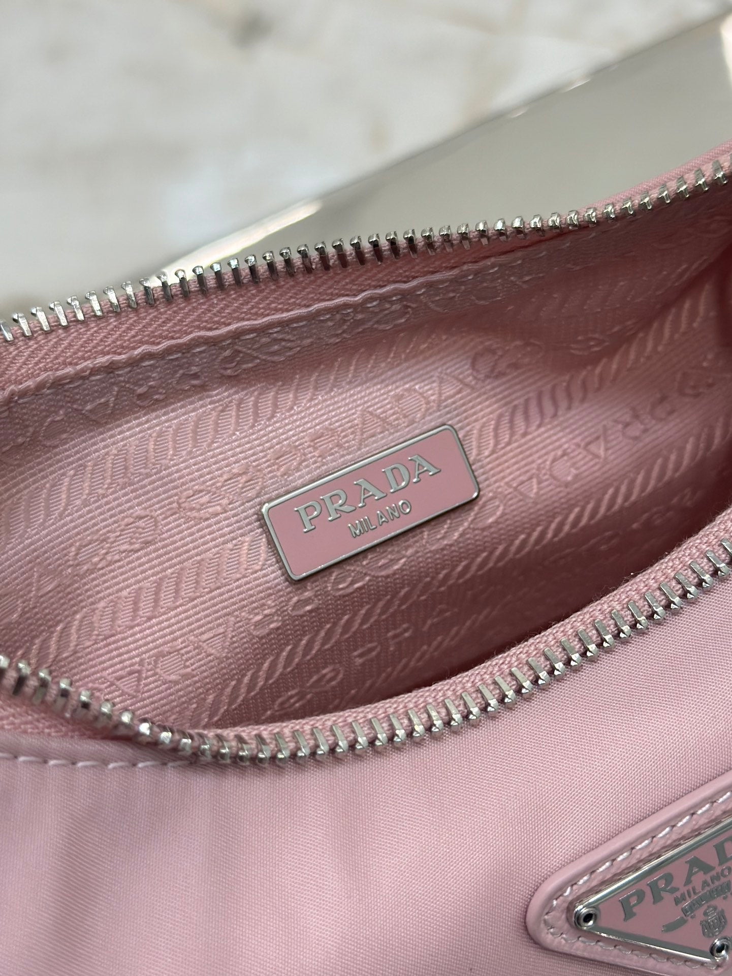 ＰＲＤＡ RE-EDITION 2005 RE-NYLON AND SAFFIANO MINI BAG ALABASTER