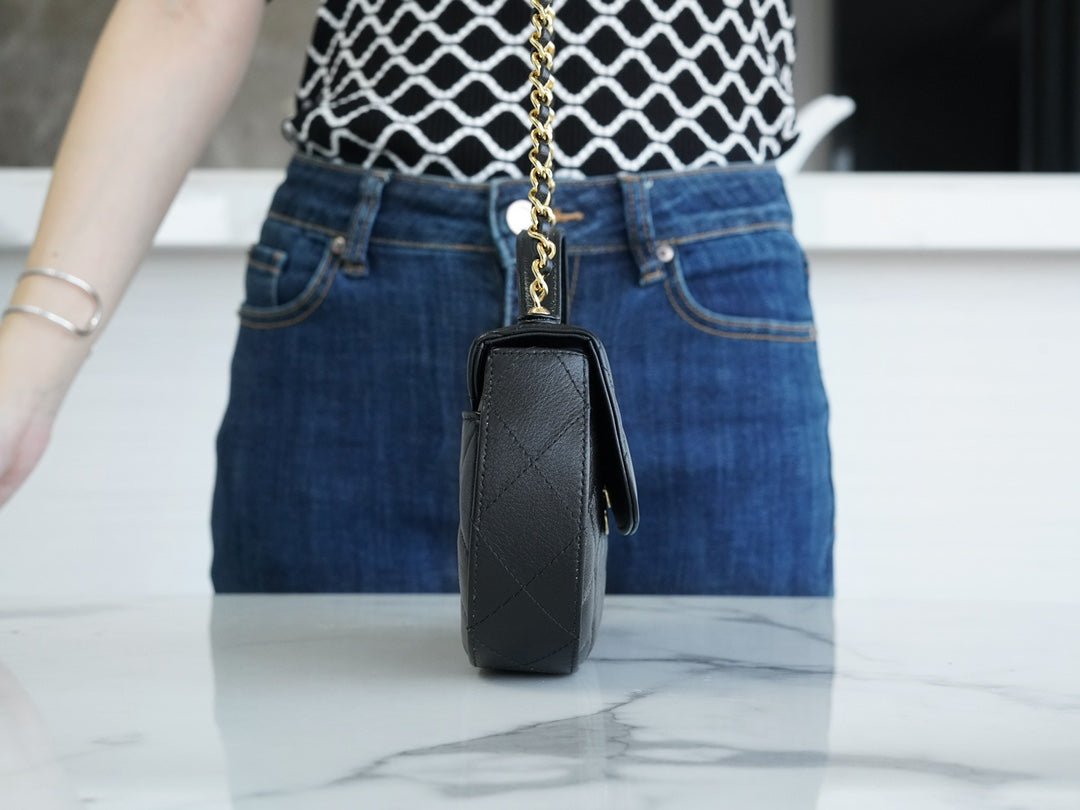 ＣＨＮＥＬFLAP BAG WITH TOP HANDLE