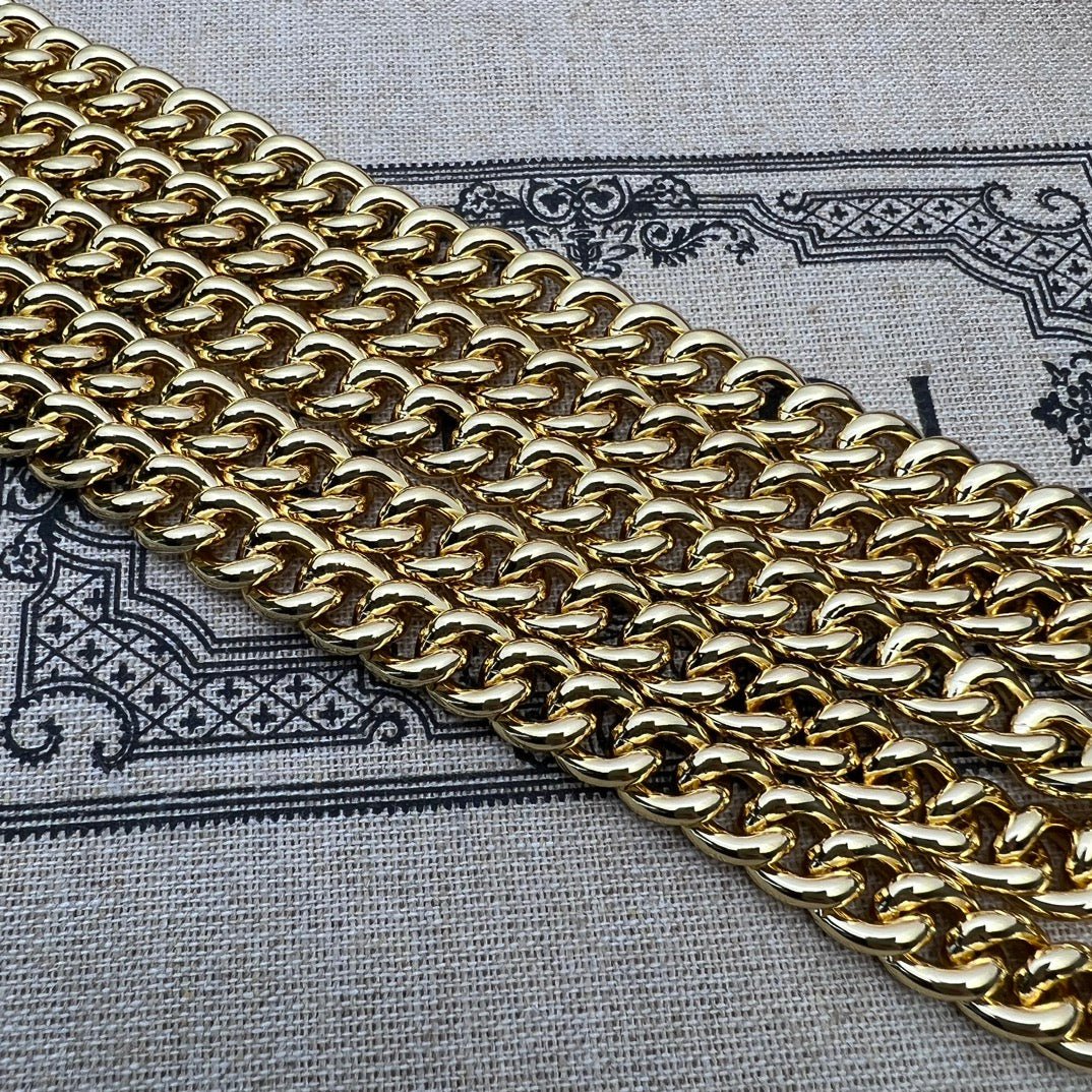 ＧＣＣＩWALLET ON CHAIN BEIGE CLAIR