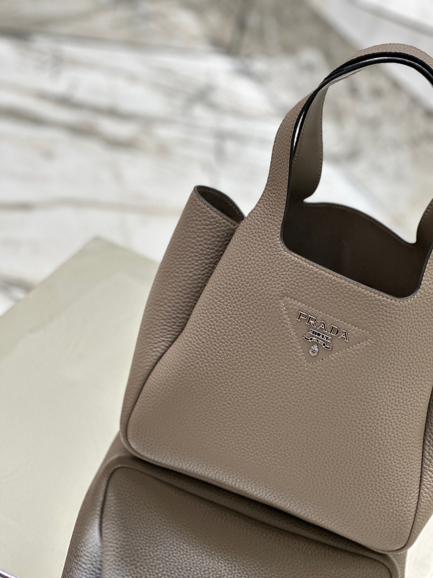 ＰＲＤＡ LEATHER TOTE BAG CLAY GRAY