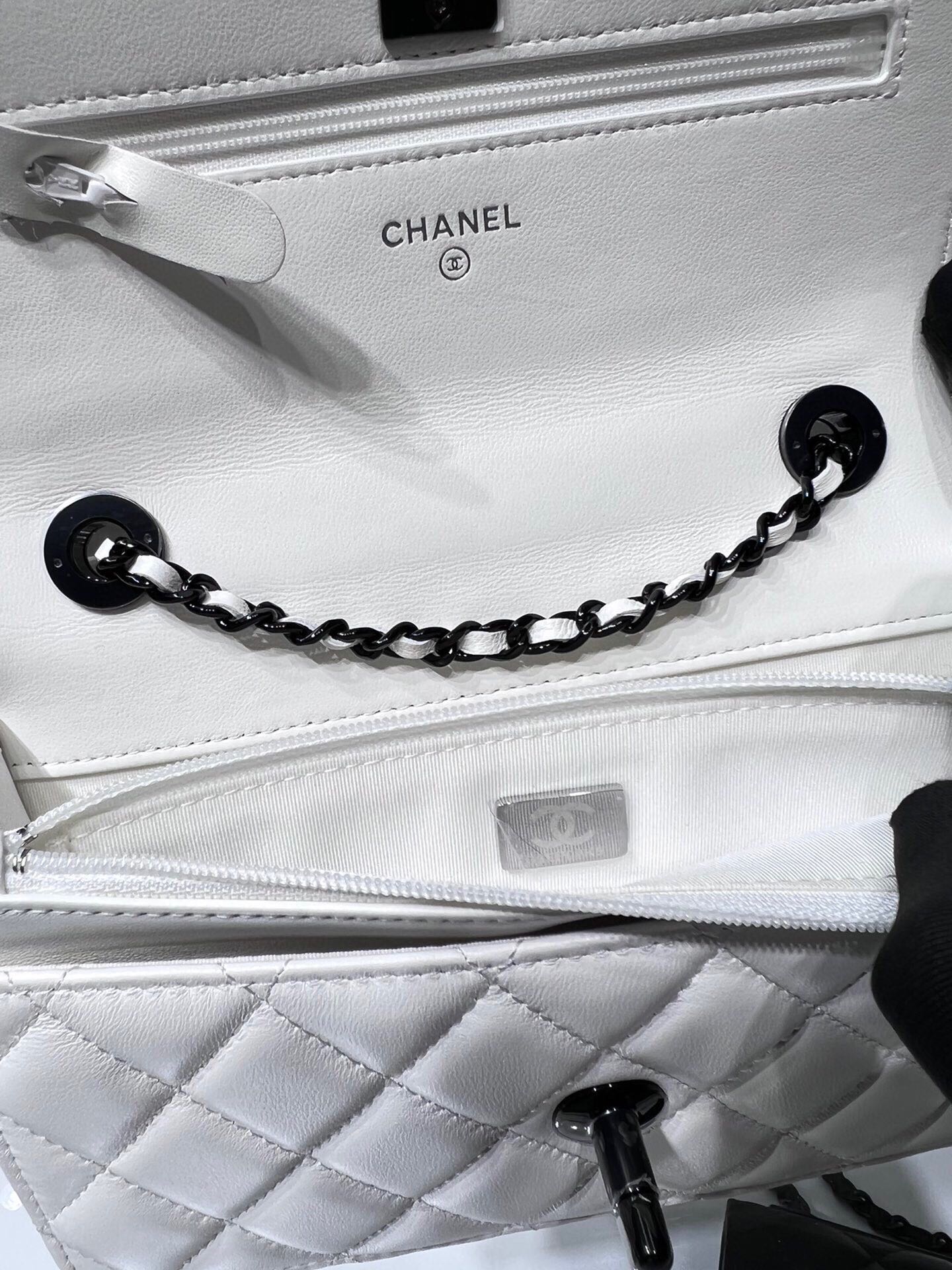 ＣＨＮＥＬ WALLET ON CHAIN WHITE
