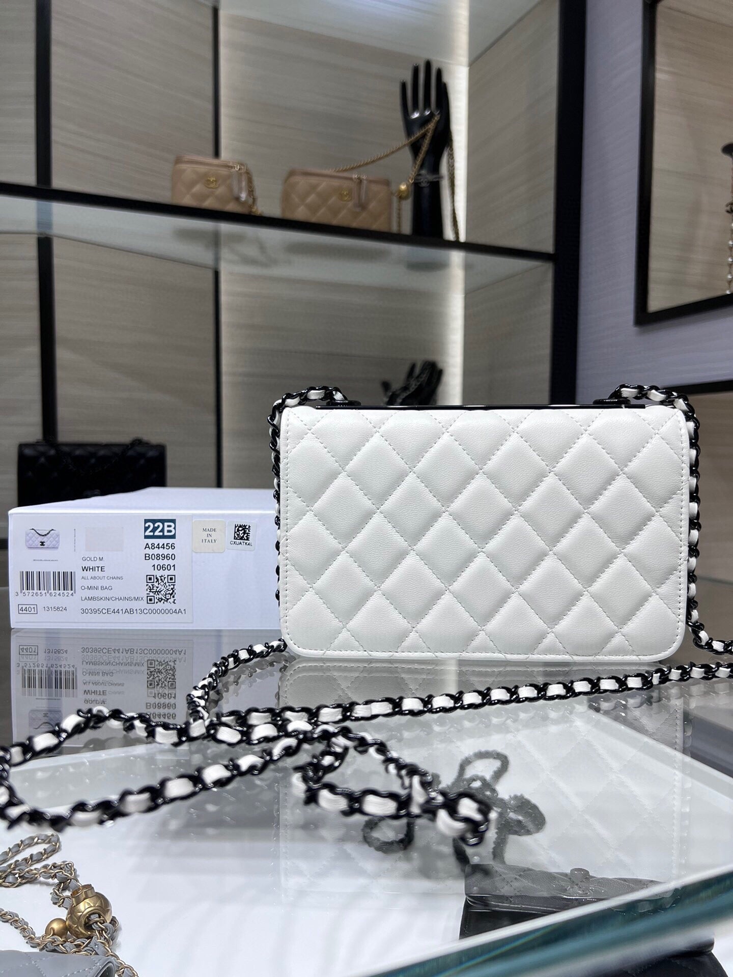 ＣＨＮＥＬ WALLET ON CHAIN WHITE