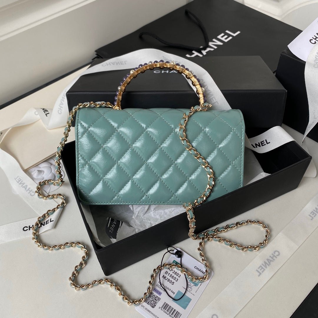 ＣＨＮＥＬCHAIN CLUTCH BAG LIGHT BLUE
