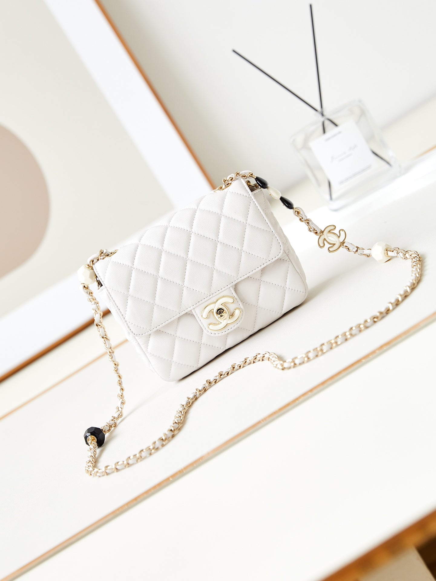 ＣＨＮＥＬSQUARE FLAP BAG WHITE